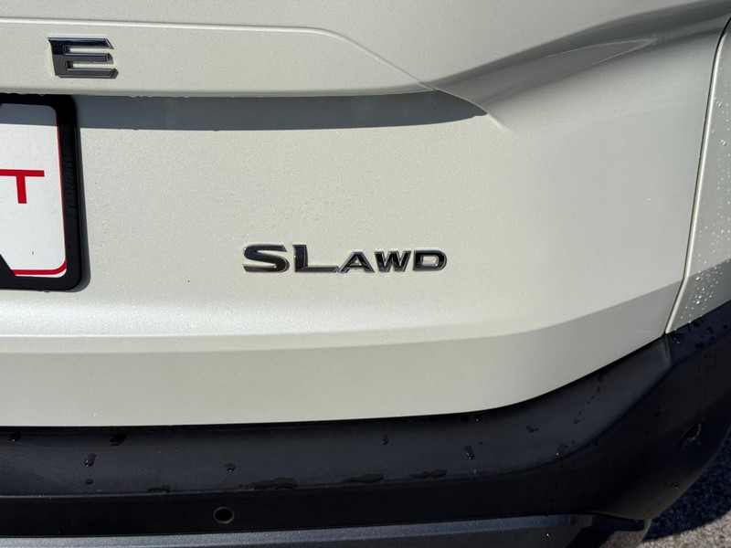 Nissan Rogue Vehicle Image 07