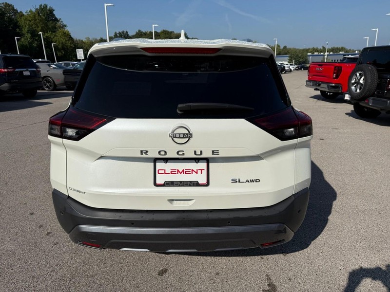 Nissan Rogue Vehicle Image 09