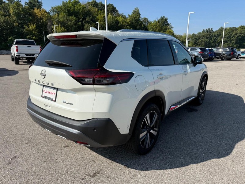 Nissan Rogue Vehicle Image 11