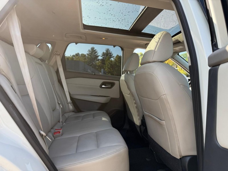 Nissan Rogue Vehicle Image 14