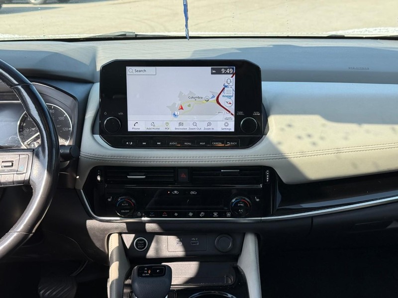 Nissan Rogue Vehicle Image 17