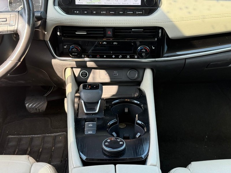 Nissan Rogue Vehicle Image 18