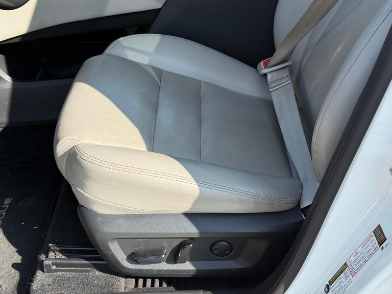 Nissan Rogue Vehicle Image 21
