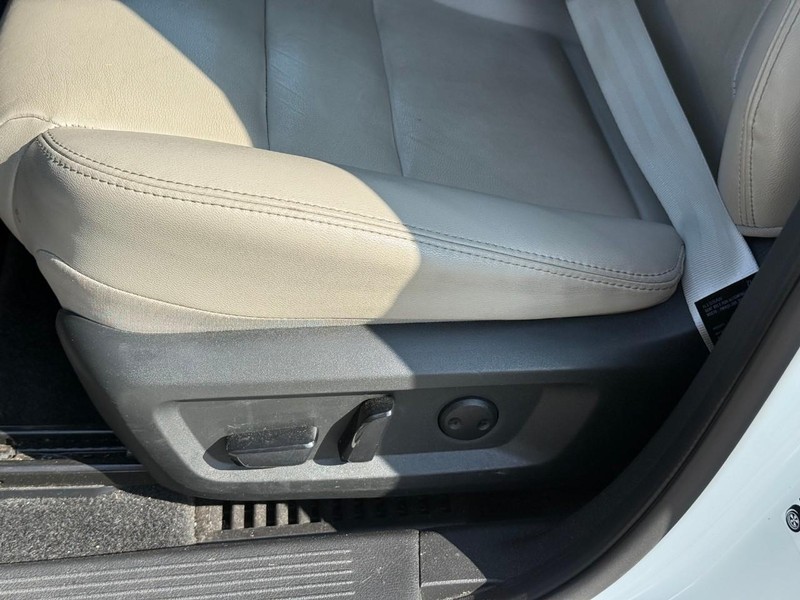 Nissan Rogue Vehicle Image 22