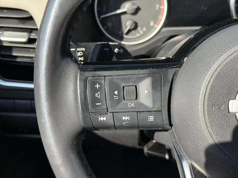 Nissan Rogue Vehicle Image 23