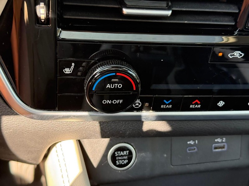 Nissan Rogue Vehicle Image 27