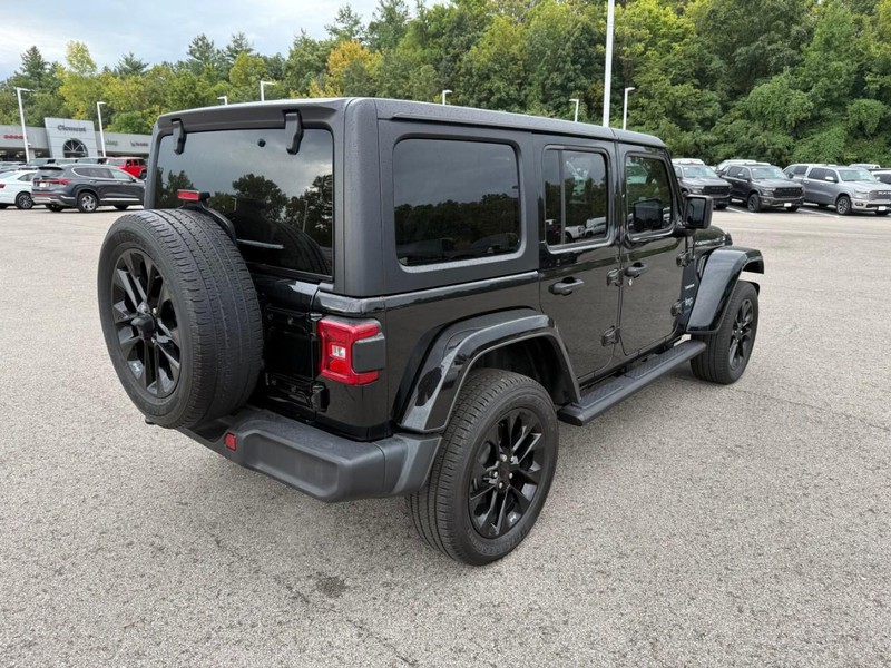 Jeep Wrangler 4xe Vehicle Image 09