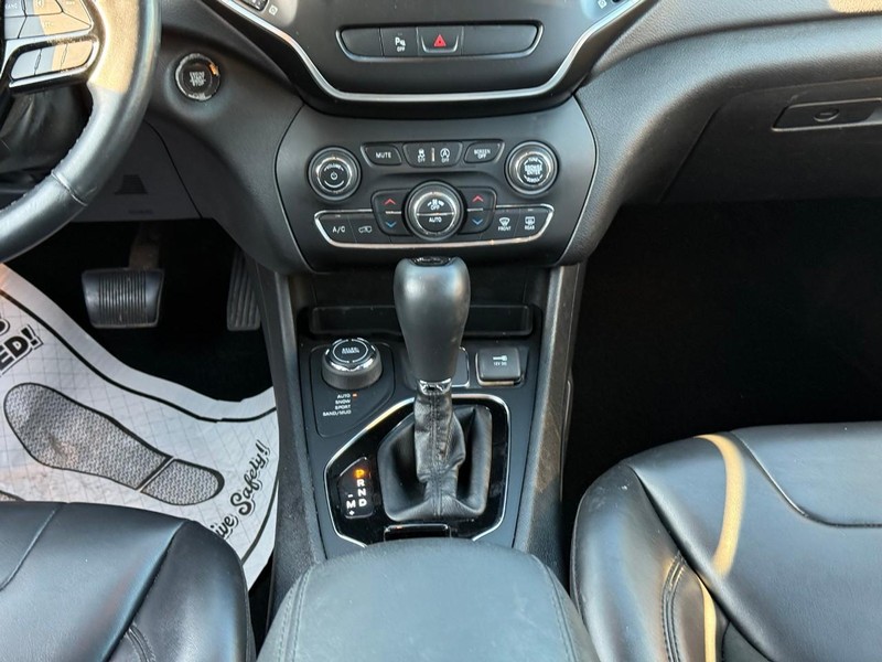 Jeep Cherokee Vehicle Image 17