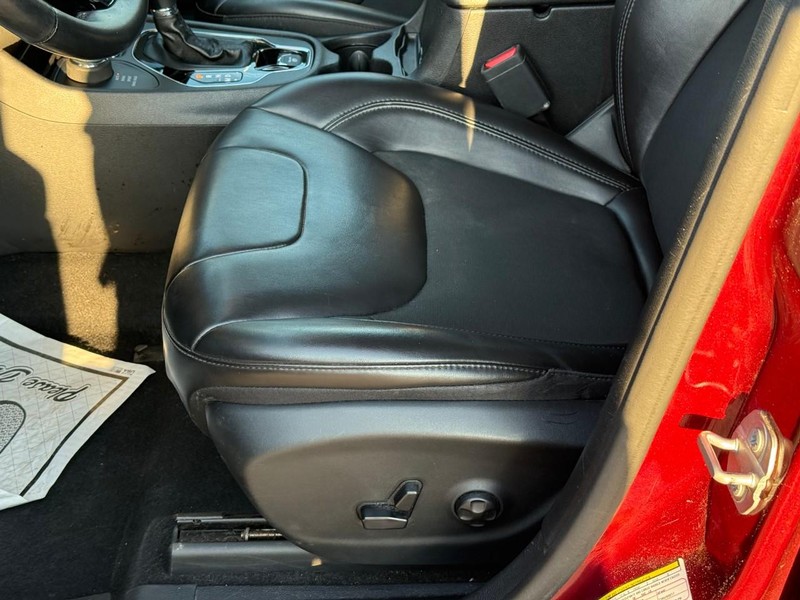 Jeep Cherokee Vehicle Image 19
