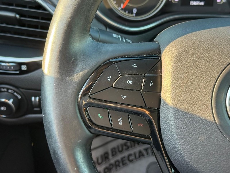 Jeep Cherokee Vehicle Image 21