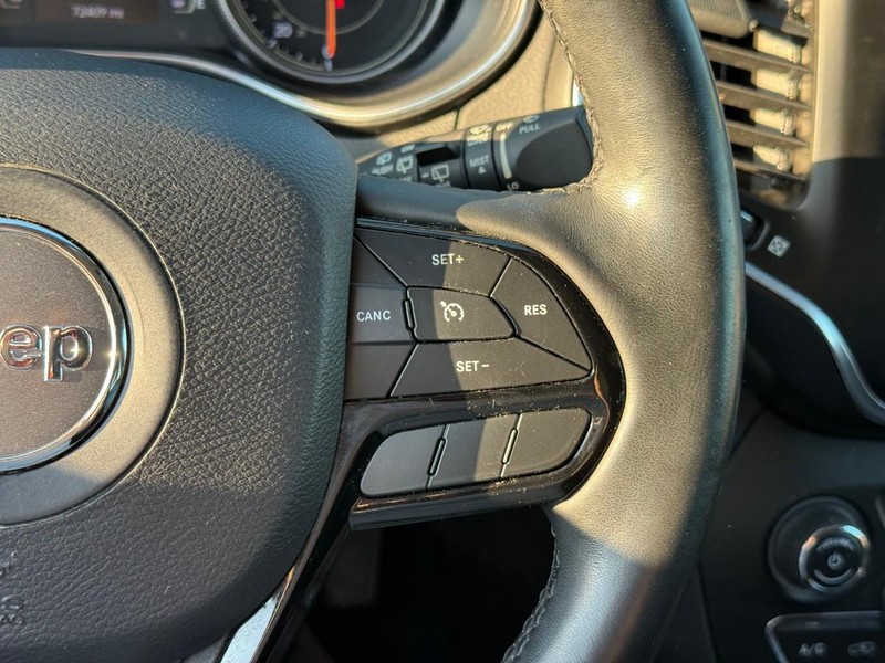 Jeep Cherokee Vehicle Image 22