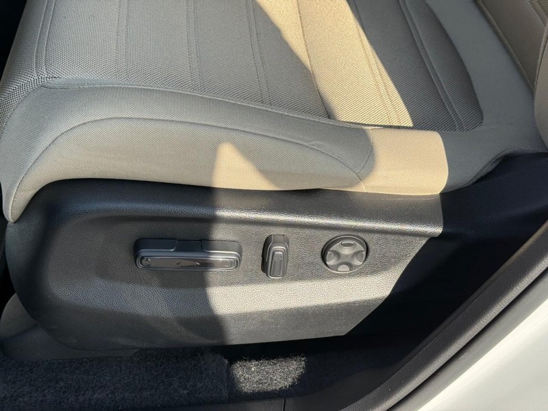 Honda CR-V Vehicle Image 23