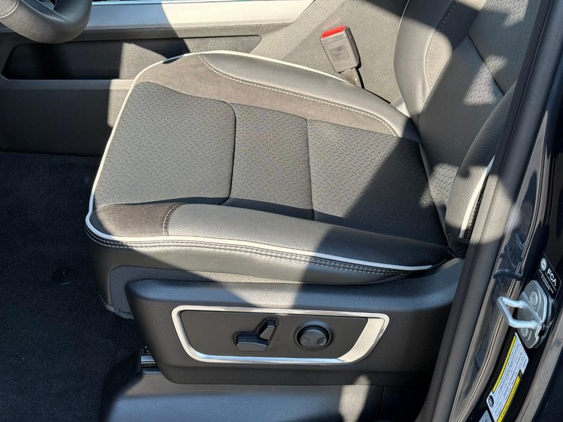 Ram 1500 Vehicle Image 15