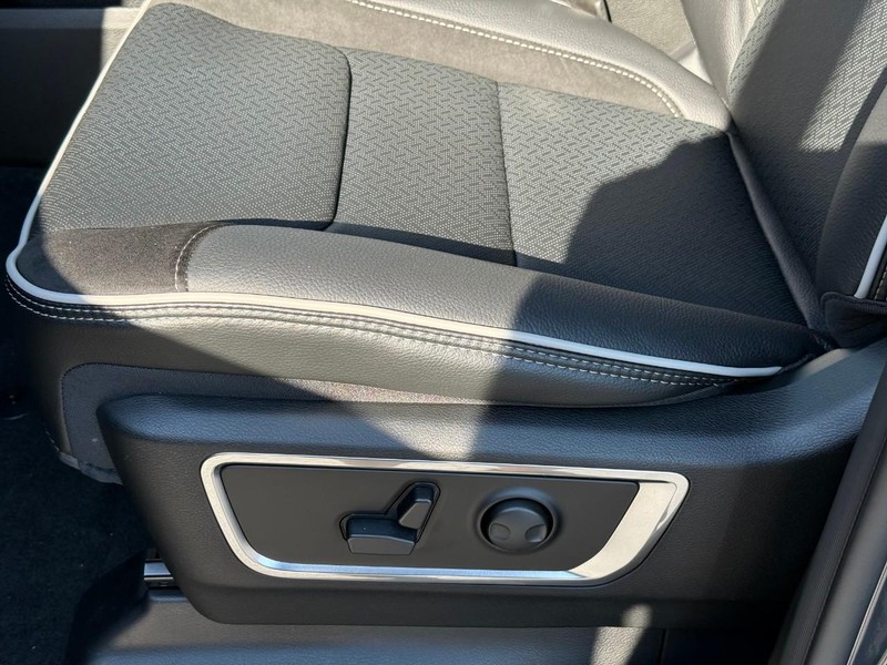 Ram 1500 Vehicle Image 16
