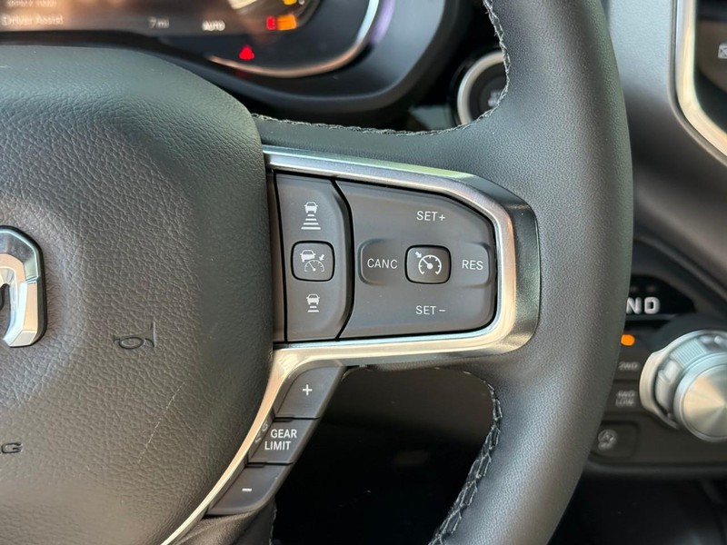 Ram 1500 Vehicle Image 18