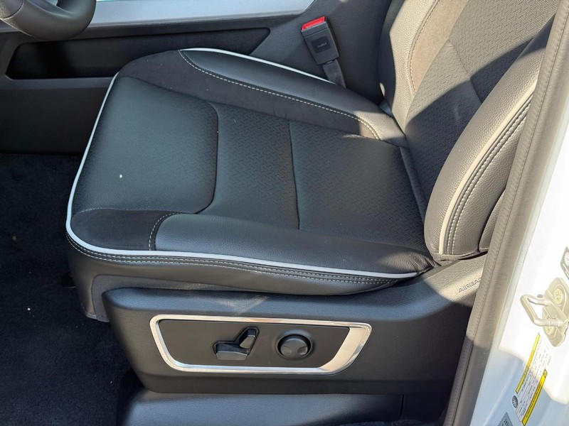 Ram 1500 Vehicle Image 15