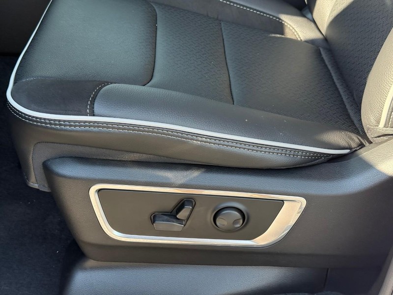 Ram 1500 Vehicle Image 16