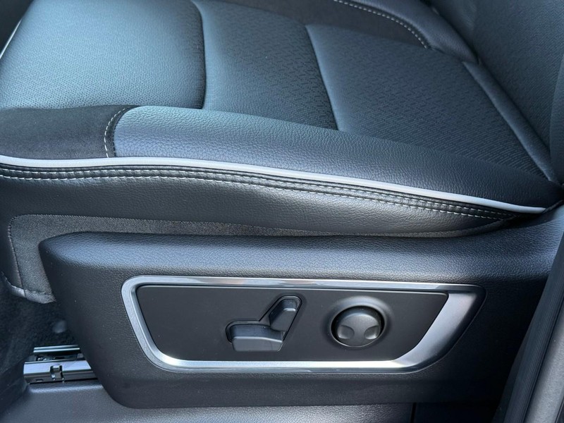 Ram 1500 Vehicle Image 16
