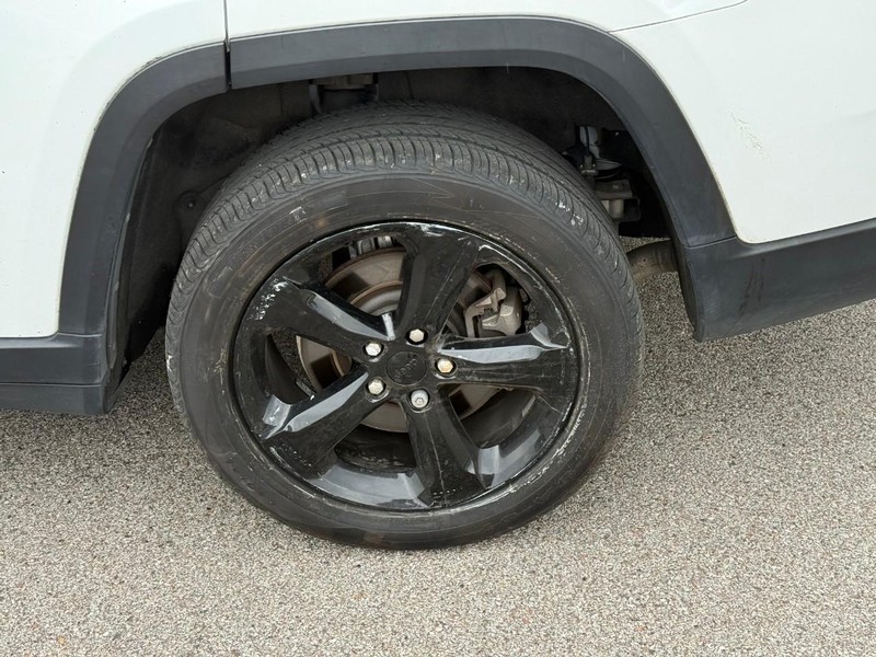 Jeep Grand Cherokee L Vehicle Image 05