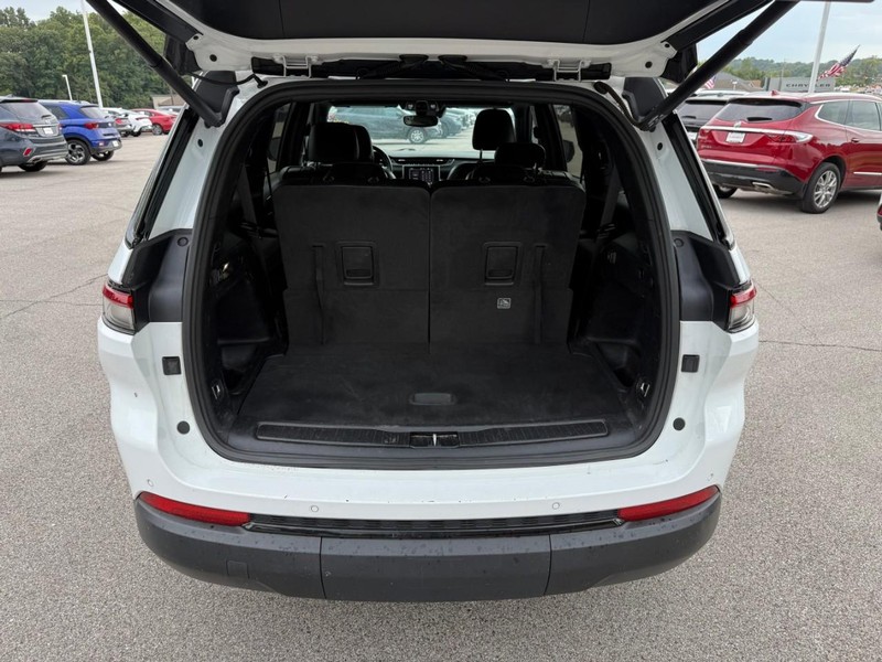 Jeep Grand Cherokee L Vehicle Image 07