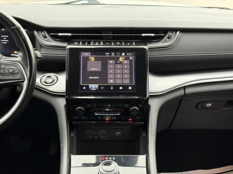 Jeep Grand Cherokee L Vehicle Image 16
