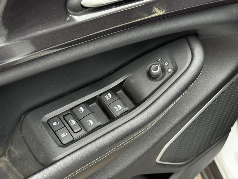 Jeep Grand Cherokee L Vehicle Image 20