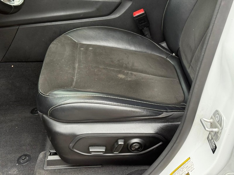 Jeep Grand Cherokee L Vehicle Image 21