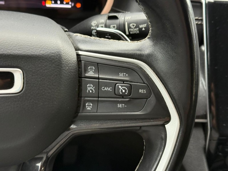 Jeep Grand Cherokee L Vehicle Image 24