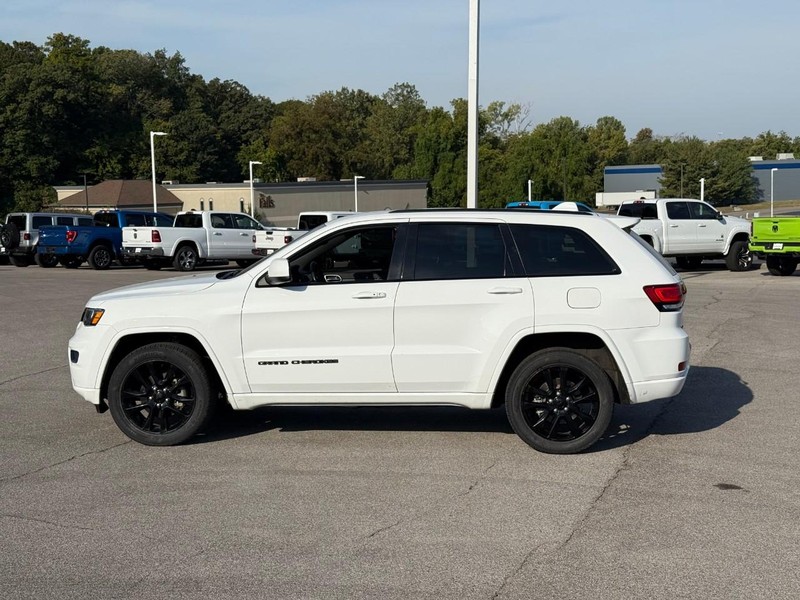 Jeep Grand Cherokee Vehicle Image 03