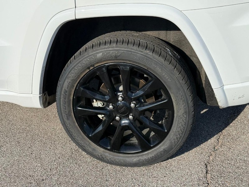 Jeep Grand Cherokee Vehicle Image 05