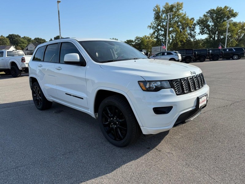 Jeep Grand Cherokee Vehicle Image 11