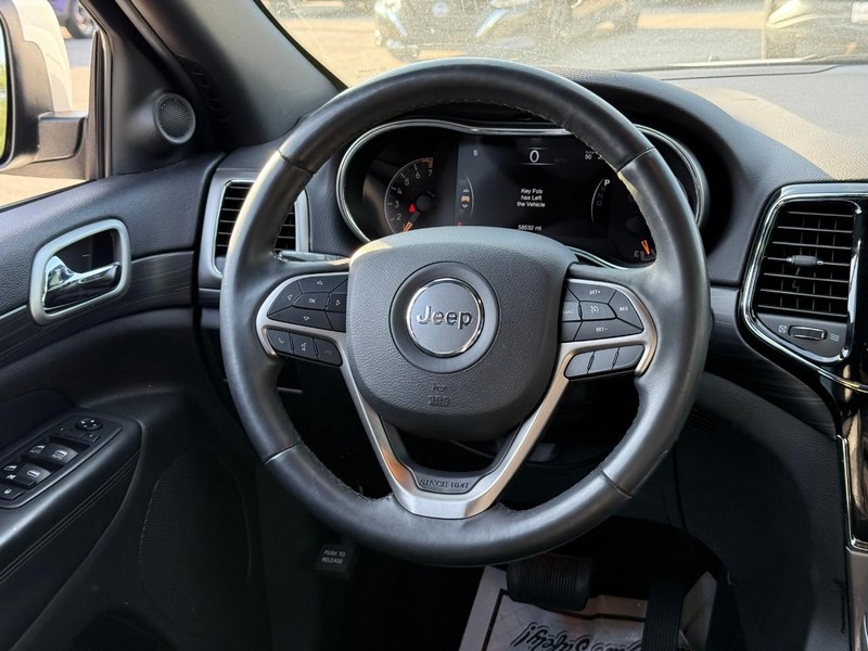 Jeep Grand Cherokee Vehicle Image 15