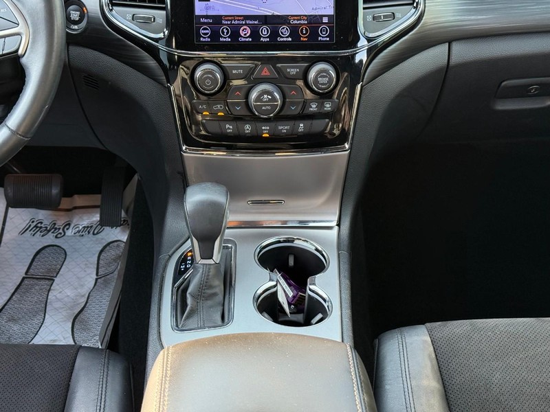 Jeep Grand Cherokee Vehicle Image 17