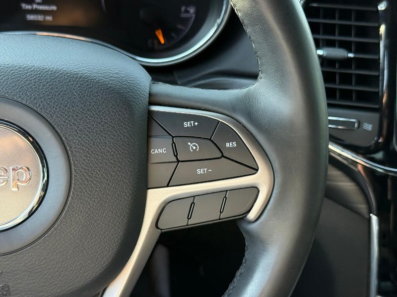Jeep Grand Cherokee Vehicle Image 23