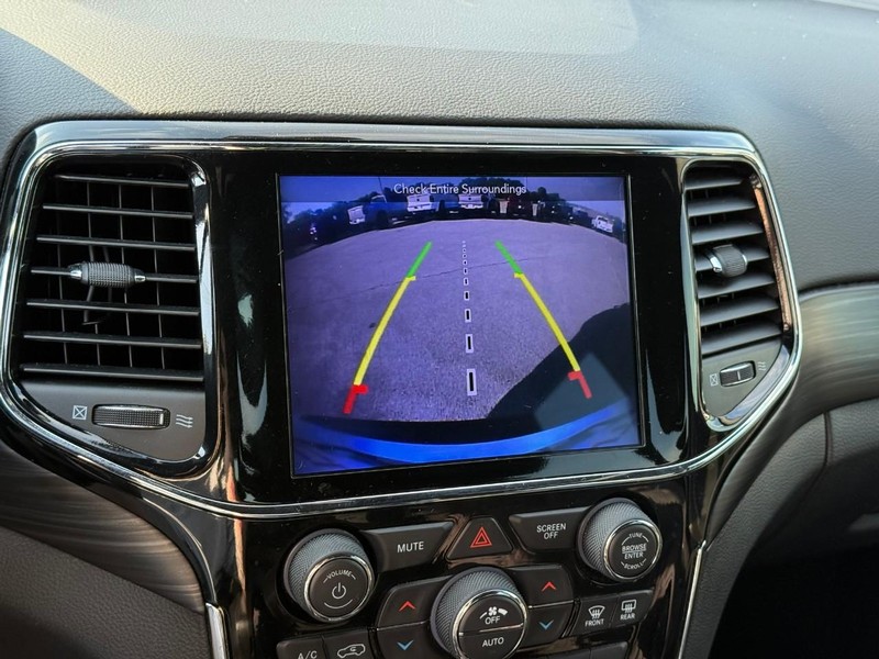 Jeep Grand Cherokee Vehicle Image 27
