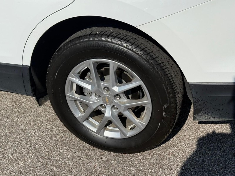 Chevrolet Equinox Vehicle Image 05