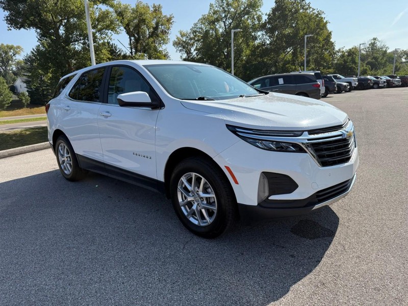 Chevrolet Equinox Vehicle Image 12