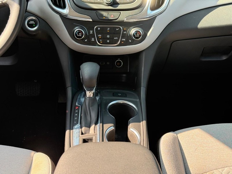 Chevrolet Equinox Vehicle Image 19