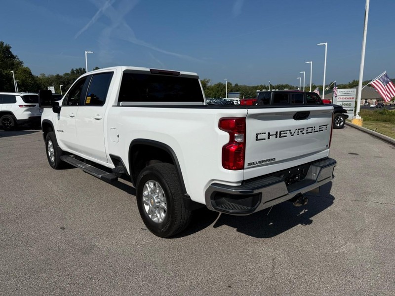 Chevrolet Silverado 2500HD Vehicle Image 04