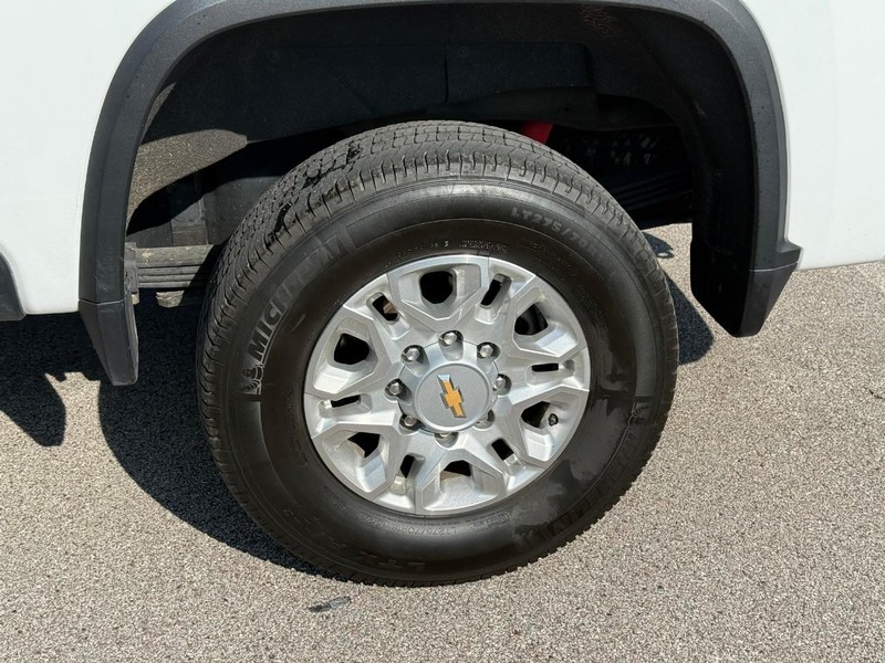 Chevrolet Silverado 2500HD Vehicle Image 05