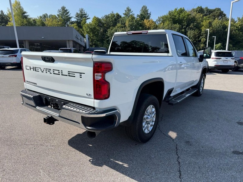 Chevrolet Silverado 2500HD Vehicle Image 09