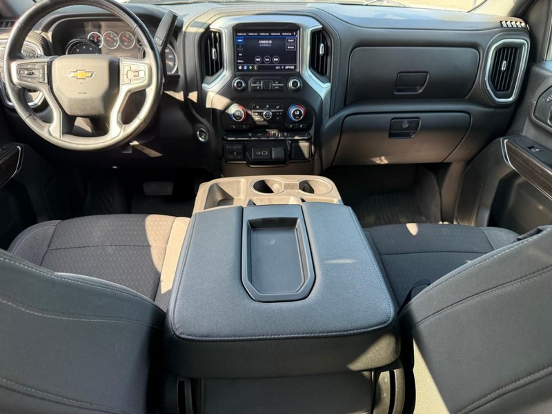 Chevrolet Silverado 2500HD Vehicle Image 14