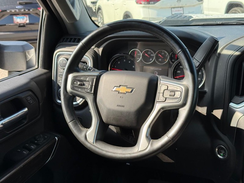 Chevrolet Silverado 2500HD Vehicle Image 15