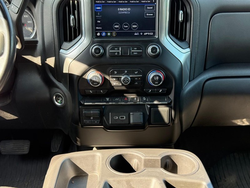 Chevrolet Silverado 2500HD Vehicle Image 17