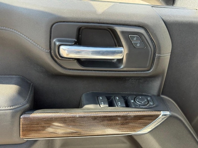 Chevrolet Silverado 2500HD Vehicle Image 18