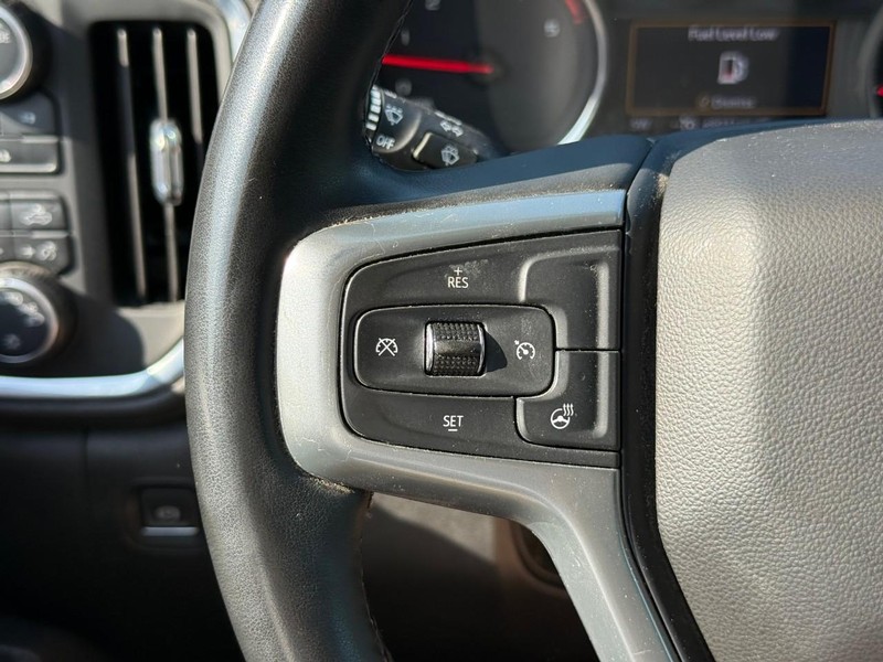 Chevrolet Silverado 2500HD Vehicle Image 21