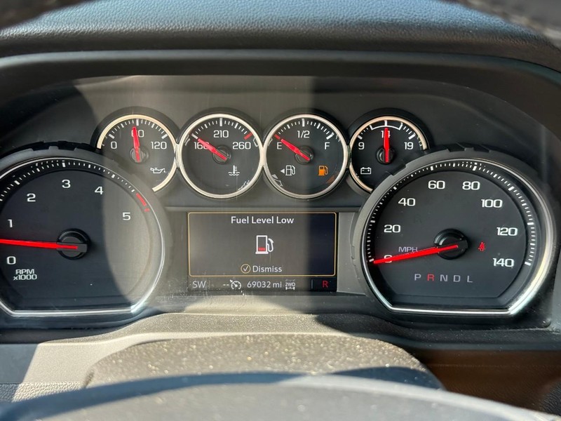 Chevrolet Silverado 2500HD Vehicle Image 24