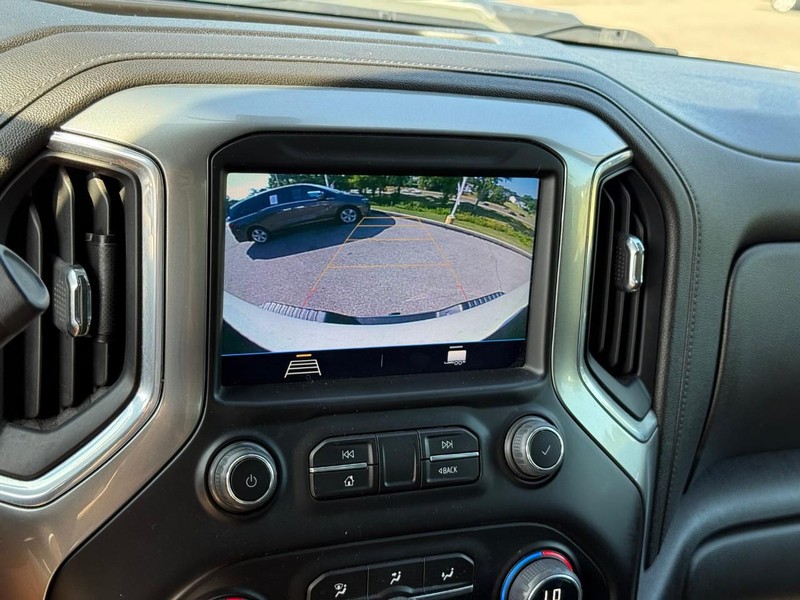 Chevrolet Silverado 2500HD Vehicle Image 25