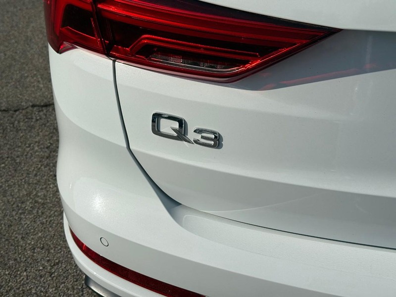 Audi Q3 Vehicle Image 08