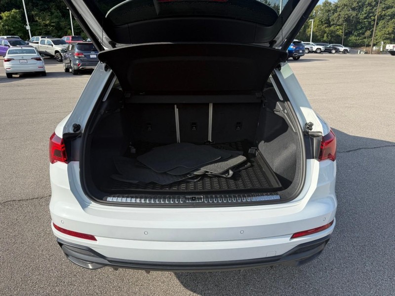 Audi Q3 Vehicle Image 09